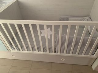 Cuna convertible con cambiador marca Mobles Ros