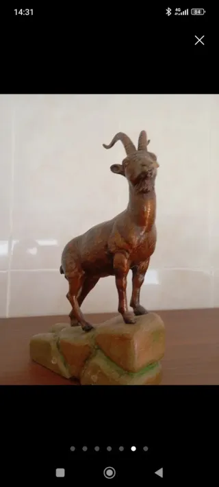 Figura de cabra montesa en bronce