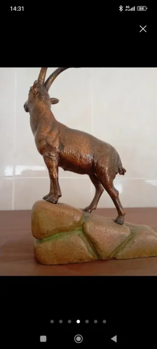 Figura de cabra montesa en bronce