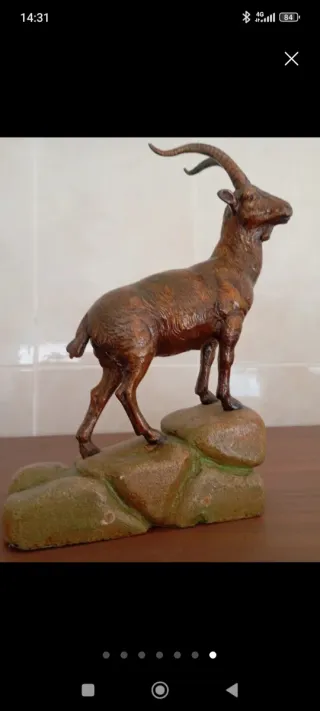 Figura de cabra montesa en bronce