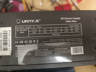 Fuente Alimentación Unyka ATX 700W