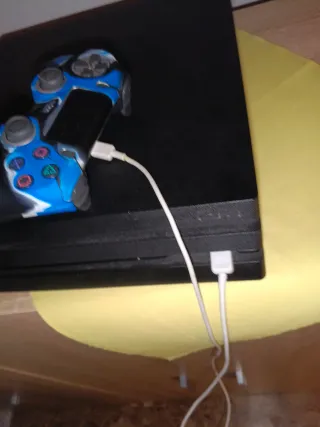 PS4 Pro 1TB Negra + 2 Juegos