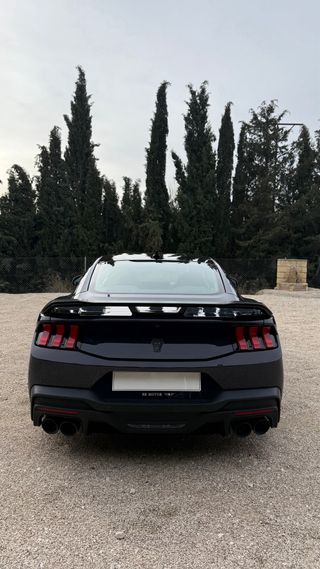 Ford Mustang dark horse
