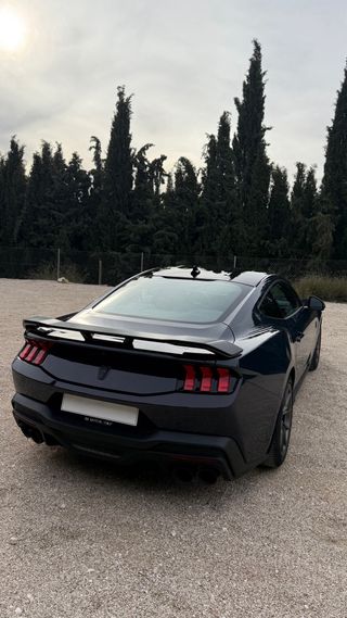 Ford Mustang dark horse