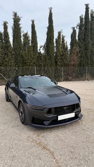Ford Mustang dark horse