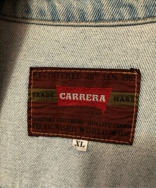 Chaqueta vaquera pintada a mano.