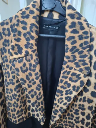 Abrigo Zara Animal Print Negro Beige