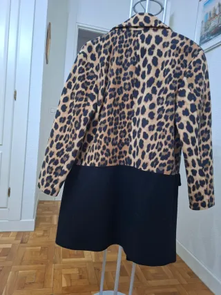 Abrigo Zara Animal Print Negro Beige