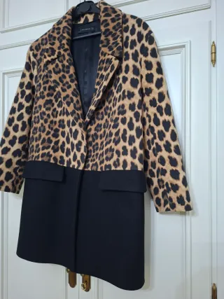 Abrigo Zara Animal Print Negro Beige