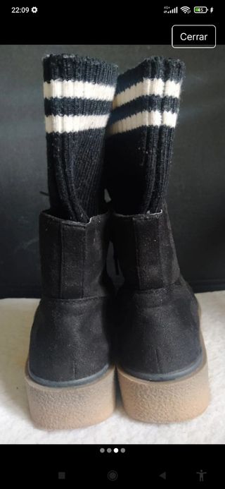 Botines negros con calcetines