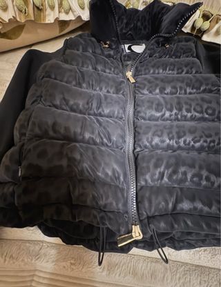 Bomber Lola Casademunt plumas y neopreno