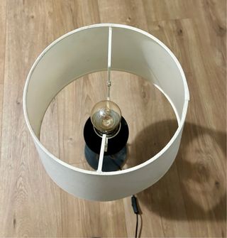 Lámpara de mesa diseño metal