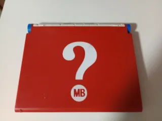 Juego de mesa MB con signo de interrogación