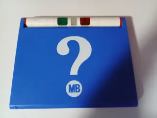 Juego de mesa MB con signo de interrogación