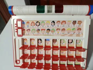 Juego de mesa MB con signo de interrogación