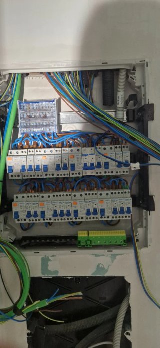 ELECTRICISTA PROFESIONAL