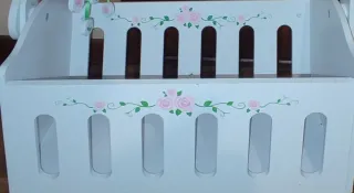 Cuna para muñecas con balancín