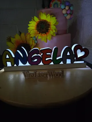 Lampada con nome in stile Disney in legno