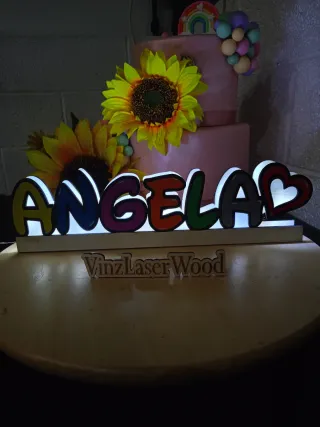 Lampada con nome in stile Disney in legno