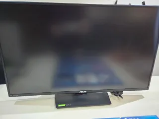 Consola PS4 Pro Blanca + Volante y Juegos