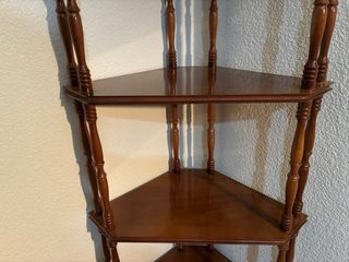 Rinconera clásica de madera