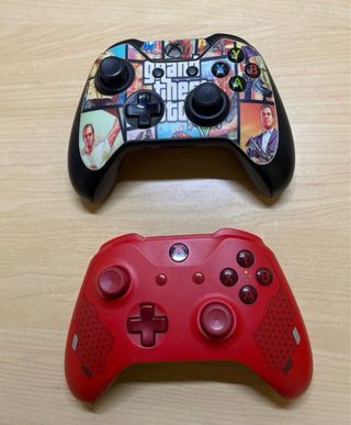 Xbox One con 2 mandos y 5 juegos