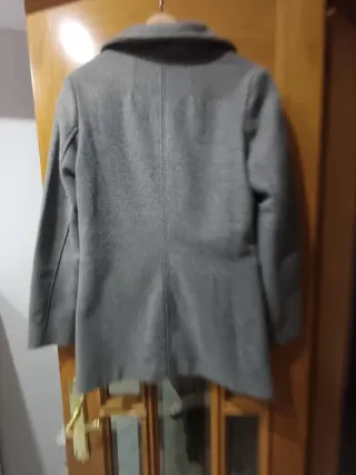 Abrigo Bershka gris entallado