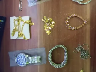 Lotto 22 gioielli: orologi, collane, bracciali