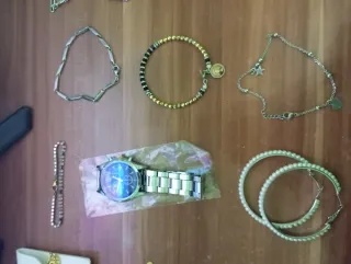 Lotto 22 gioielli: orologi, collane, bracciali