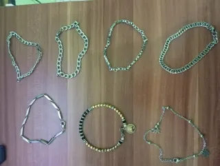 Lotto 22 gioielli: orologi, collane, bracciali