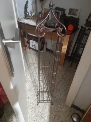 Estantería de hierro para CDs