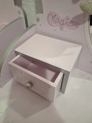 Tocador infantil de juguete rosa