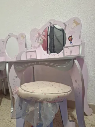 Tocador infantil de juguete rosa