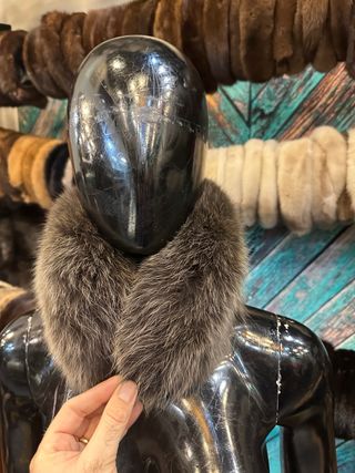 Collo di pelliccia marrone/grigio