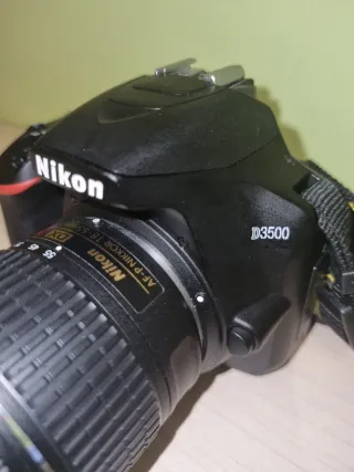 Cámara Nikon D3500 con objetivo 18-55mm