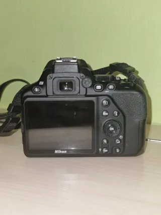 Cámara Nikon D3500 con objetivo 18-55mm