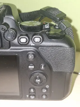 Cámara Nikon D3500 con objetivo 18-55mm