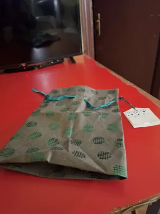 Joyero o pequeño estante decorativo con rosa azul