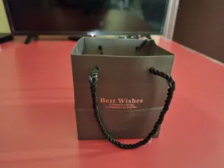 Joyero o pequeño estante decorativo con rosa azul