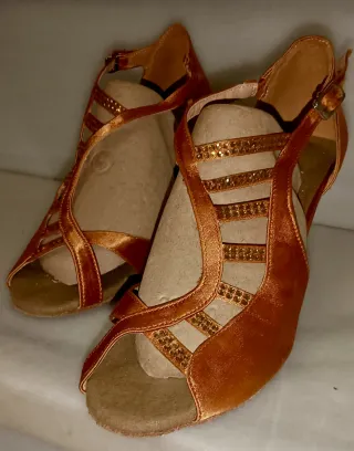 Zapatos de baile salón dorados