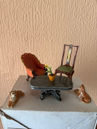 Set di mobili in miniatura per case delle bambole