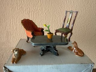 Set di mobili in miniatura per case delle bambole