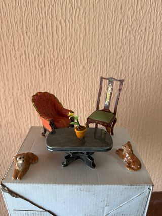 Set di mobili in miniatura per case delle bambole