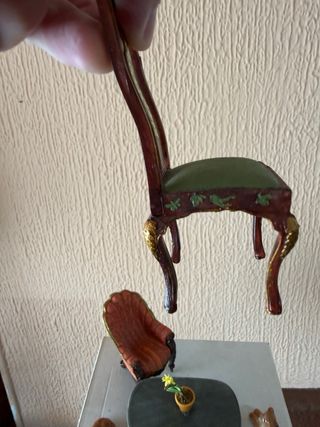 Set di mobili in miniatura per case delle bambole