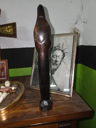 Virgen María tallada en madera maciza