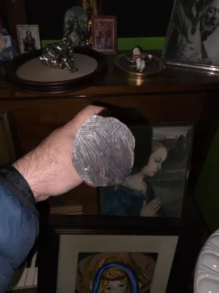 Virgen María tallada en madera maciza