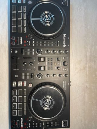 Numark Mixtrack Pro FX Mesa DJ (precio negociable)