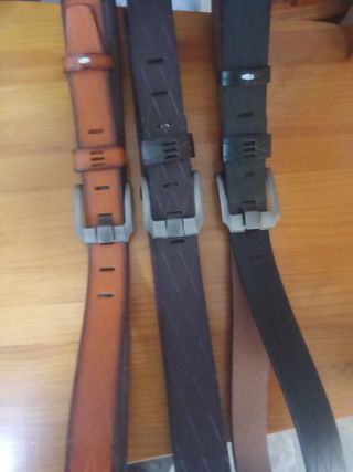 Cinturones de cuero marrones y negros