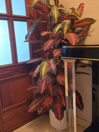 Planta artificial con maceta