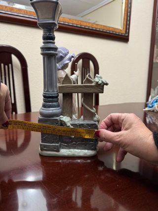 Figura Lladró Niña con Farola y Gato